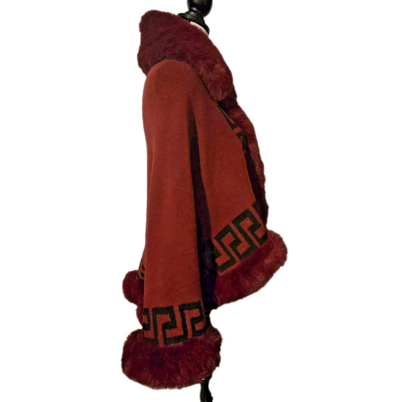 Womens Greek Key Ruana Shawl Faux Fur Trim OS Red/Black Greek Key Acrylic - Picture 5 of 8